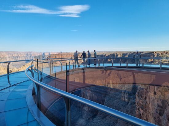 Allein auf dem Skywalk, kurz vor Feierabend.