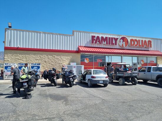 Die letzte und gefühlt einzige Möglichkeit einzukaufen, Wasser, Bier und ein paar Lebensmittel.