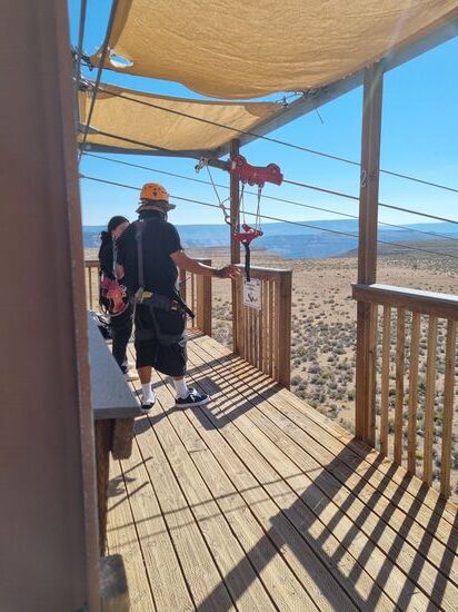 Danach sind wir ALLE mit der Zipline über einen Teil des Grand Canyon "GEFLOGEN"