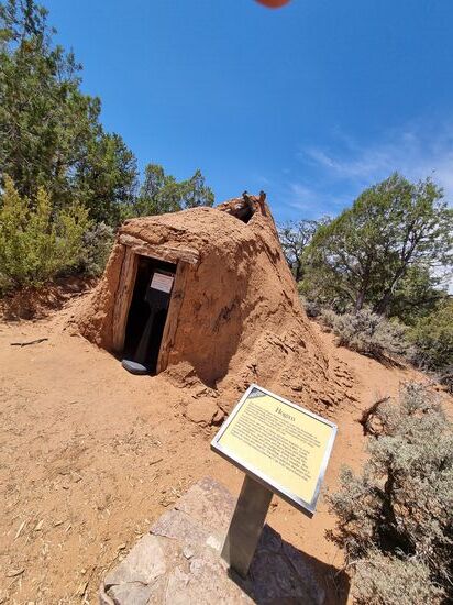Tipi der Navajo Indianer im Navajo Monument Valley