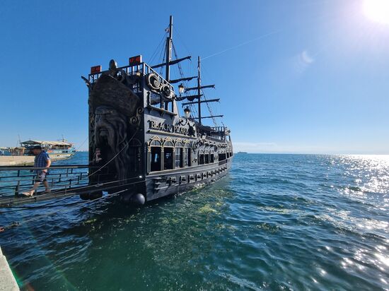 Hafenrundfahrt mit Piratenschiff.