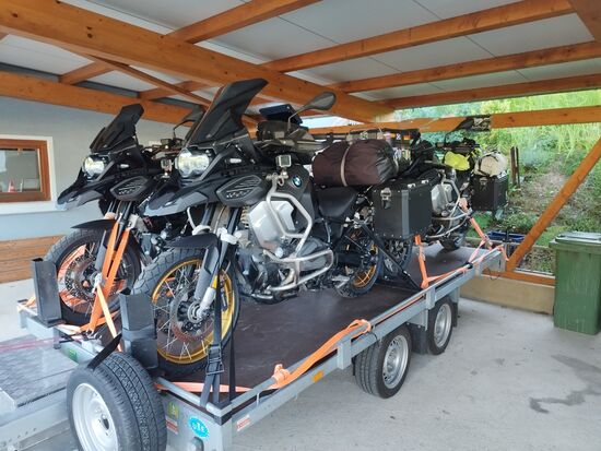 Alles bereit, Mittwoch den 24.7. gehts wie geplant um 15 Uhr los und am darauffolgenden Tag um 6 Uhr in der Frühe waren wir nach knapp 1000 Kilometern am Zielort, Otocac in Kroatien