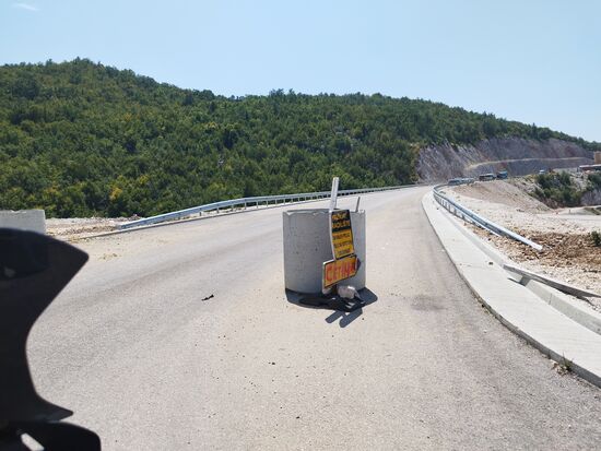 Gesperrt, bitte nicht durchfahren...
Natürich doch, wie immer.