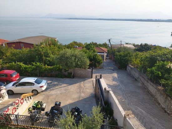 Wenn du am Morgen so einen Ausblick hast, und noch viele Tage Motorradfahren darfst mit deinen Freunden. Was willst du mehr?