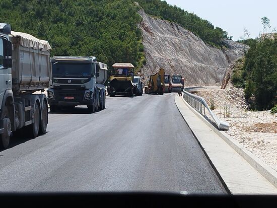 Ergebnissnach ca. 15 Kilometern: Probleme, Durchfahrt gesperrt, aber nach kurzem Gespräch durften wir durch. Danach 20 Kilometer 4 spurig allein auf der Straße.