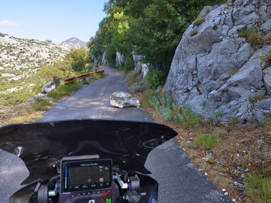 Felsen auf der Straße, sehr oft.
