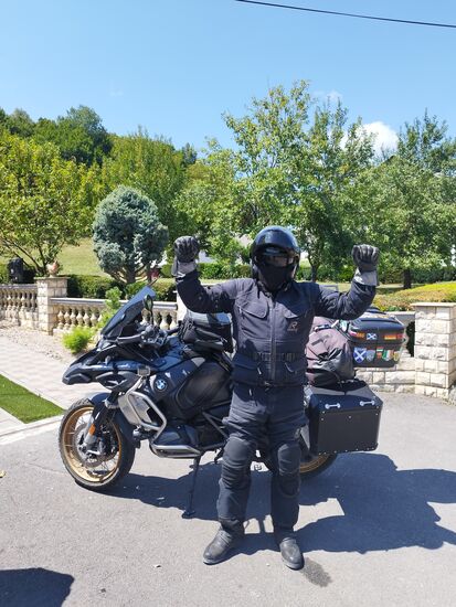 Geschafft, mehr als 3300 Kilometer in 2 Wochen kreuz und quer durch den Balkan. Viel mehr erlebt als erhofft, tolle Menschen, super Freunde dabei gehabt. Was will man mehr.