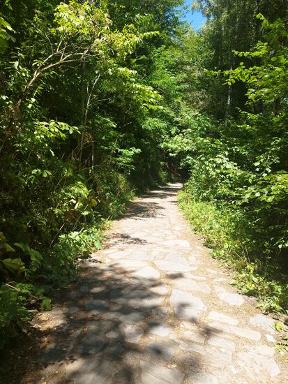 Üble Straßen, es gab aber auch sehr viele herrliche Straßen, unglaublich schöne Strecken, Kurvenreich