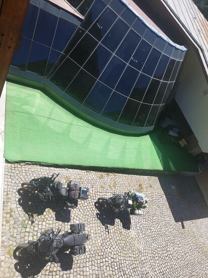 Top Parkplatz vor dem Rila Resort Hotel.