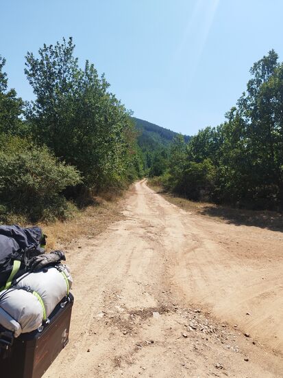 Schotter ohne Ende, uns graut es schon vor Albanien.