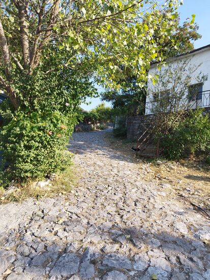 Hier hochzufahren kann keine gute Idee sein, übel steil, also probieren wir es.