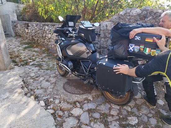 Mist, festgefahren, alle Mann helfen zum Wenden.