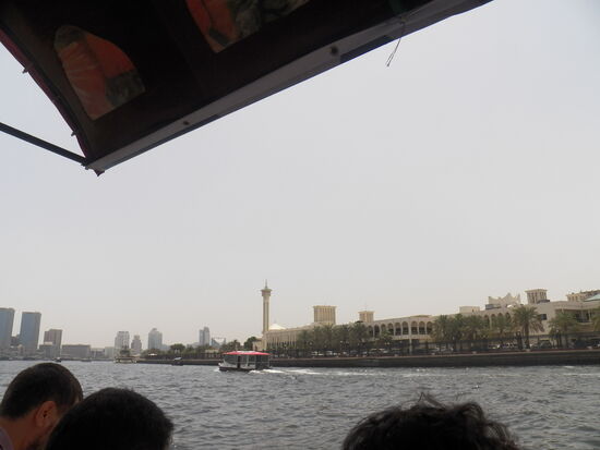Ich fuhr mit dem Boot über den  Dubai Creek