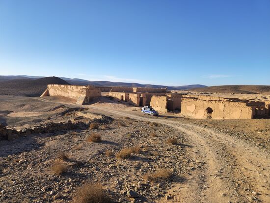 Außer uns war zu diesem Zeitpunkt nur ein anderes Auto auf dem Parkplatz vor dem Fort, vermutlich, weil es etwas abseits liegt und man für einen Besuch einen Umweg in Kauf nehmen muss
