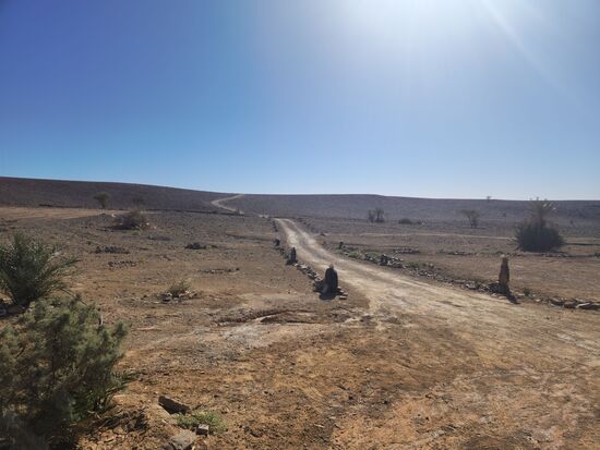 Die Piste, die vom Campground zur Straße führt