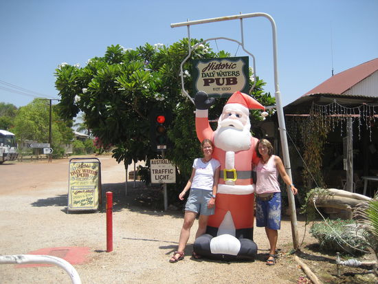 weil wir so brav waren ist am 6.Dezember der Nikolaus extra zu uns ins Outback nach Daly waters