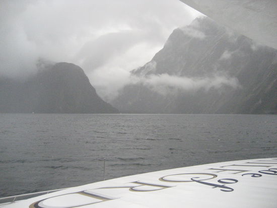 Bootstour durch den beruehmten Milford Sound (natuerlich bei Regen)