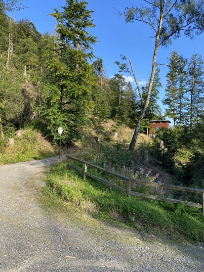 Hier waren wir uns nicht ganz sicher. Ist das unser Ziel?
Die "Veltins" Lampen lassen es aber vermuten.