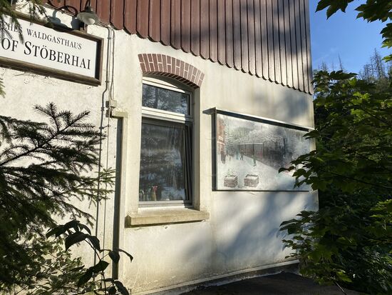 Auf dem Wandbild ist gut zu erkennen, wie es hier früher zuging.