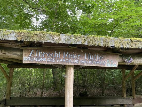 Hier können ordentliche Feiern zu Ehren von Albrecht Meier abgehalten werden.