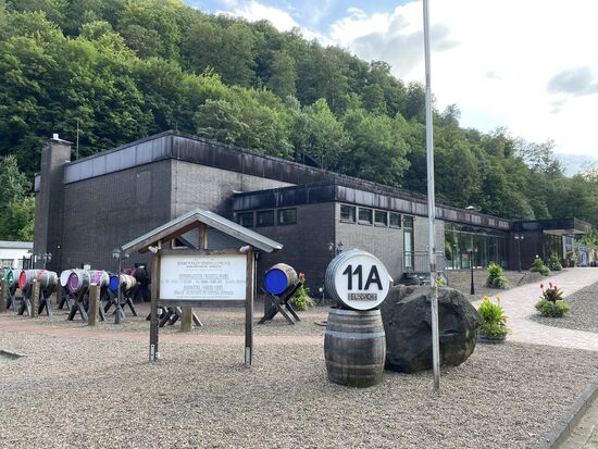 Ist nicht so beeindruckend wie die Gebäude von Jack Daniels. Dafür gleich um die Ecke.