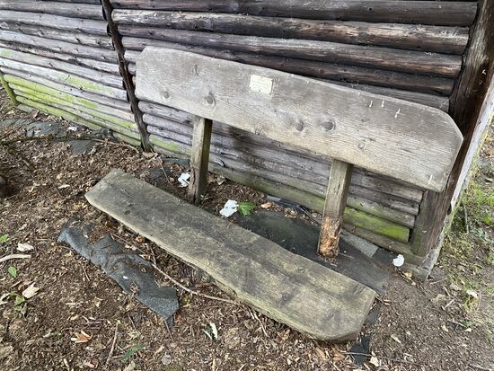 Dafür die überreste eine Bank.