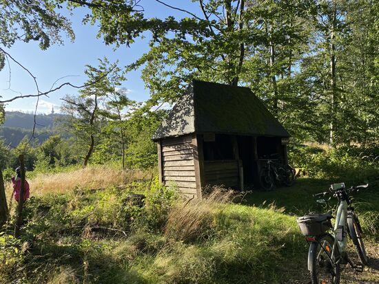 Die erste Hütte mit Blick auf den Ravensberg lies nicht lange auf sich warten.