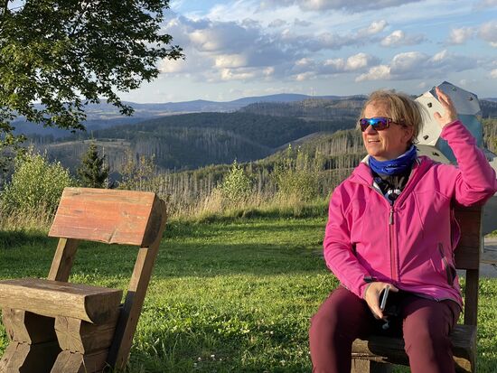 Die Chefin auf ihrem Thron.