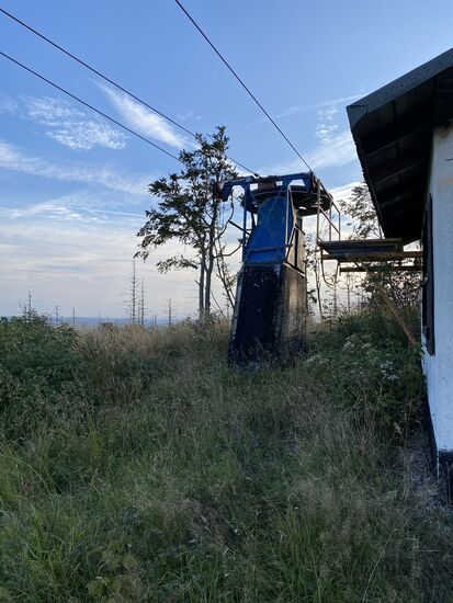 Stillleben im wahrsten Sinne des Wortes. Der Lift steht schon viele Jahre still.