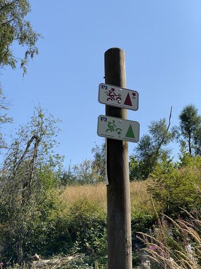 Engelchen und Teufelchen auf dem Weg zum Gipfel. Wie passend. 
Wer Engelchen ist,  überlasse ich dem Leser 