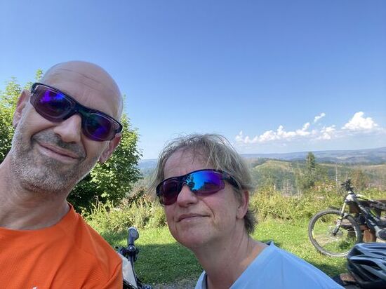 Hurra. Ich habe meinen Schatz wiedergefunden. Nachdem sie mich angerufen hat. 
Ich hatte schon ein paar Runden auf dem Gipfel gedreht. 
Zum Glück gibt es dort oben Mobilfunkempfang. Ist ja nicht selbstverständlich in Deutschland 