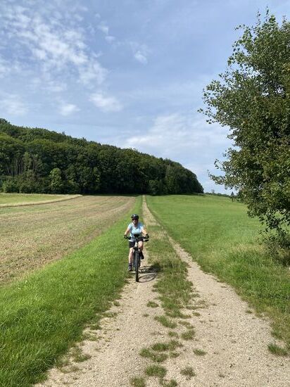 Schöne lange Abfahrt mit viel losem Geröll. Genau mein Ding 
Danke Steffi.