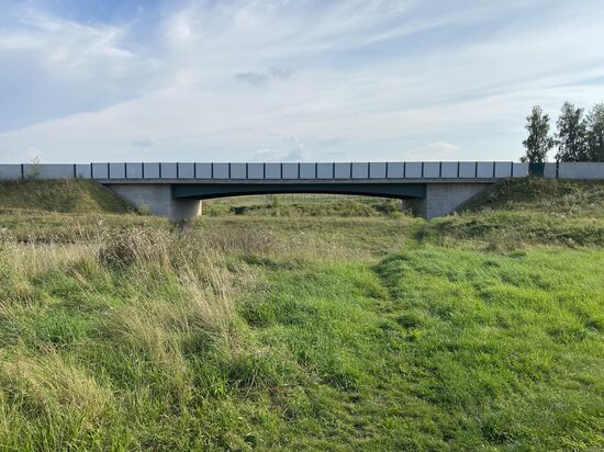 Eine beachtliche Brücke auf der B243 mitten im Nirgendwo.