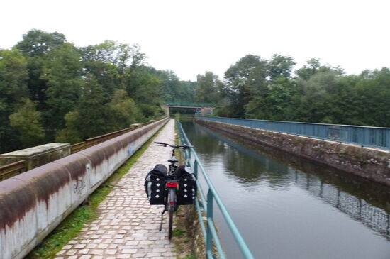 Von der Kanalbrücke bei Golbey, kurz vor Epinal, schaue ich auf die Moselle.