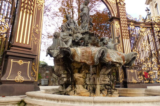Tor mit klassizistischem Brunnen zwischen Place Stanislas und Parc le la Pépinérie