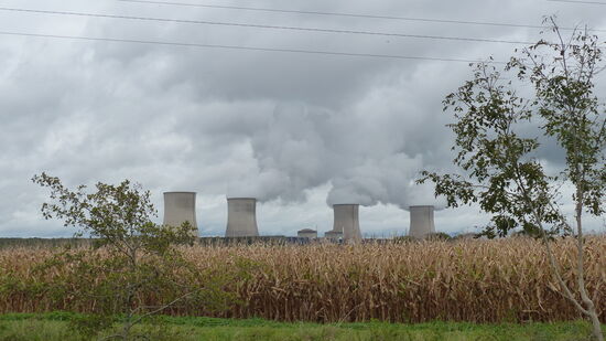 Das Atomkraftwerk Cattenom, vom Radweg aus gesehen