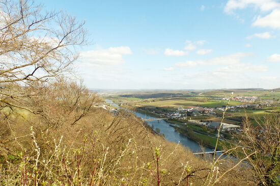 Blick vom Belvedere auf dem Stroumberg über die Mosel nach Perl