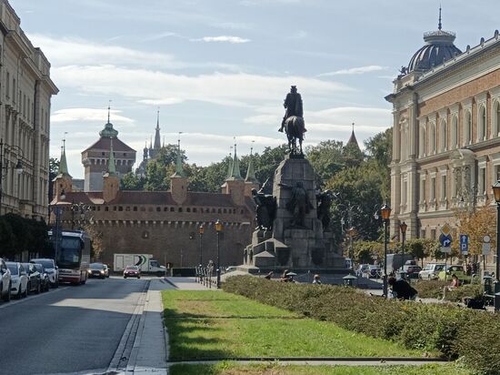 Barbakan (Bildmitte)