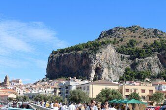 Blick auf die Stadt Cefalu