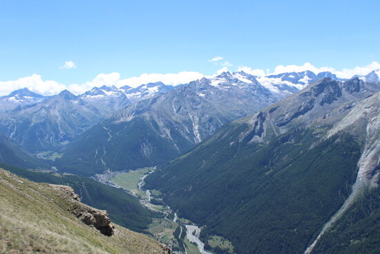 und einem tollen Panorama in die Täler
