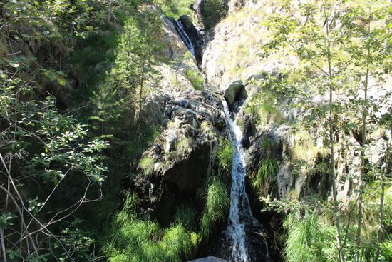 ZUr Abkühlung gab es diesen Wasserfall