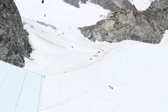 Biwacks von Bergsteigern zum Montblanc