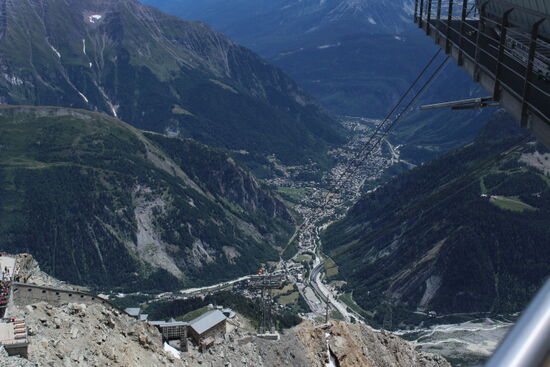 Blick auf die Zwischenstation der Seilbahn