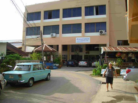 hier drinne ist die Massageschule.