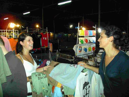 Die Damen beim Shopping