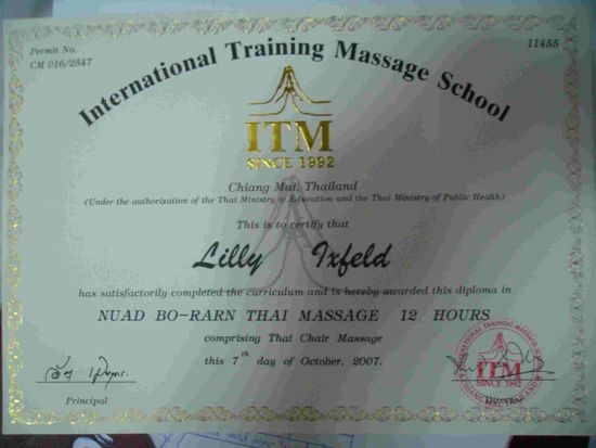 (hab sogar ein schickes Zertifikat bekommen und bin maechtig stolz.., danke also nochmal an alle, die mir den Kurs zum Geburtstag geschenkt haben, grossartige Idee, Massage gibts dann auch mal fuer jeden von euch  )