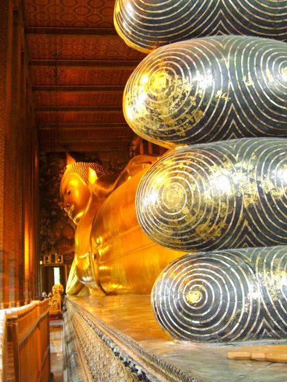 Wat Po in Bangkok... wie ein Typ aus Wales so schoen gesagt hat: fucking amazing!!!