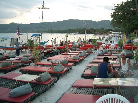 am Strand von Samui gehts eng und laut zu