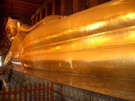 Wat Poh oder "liegender Buddha" ... er ist knapp 50 Meter lang!!