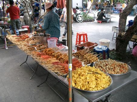 Leckereien auf einem der vielen Märkte in Bangkok